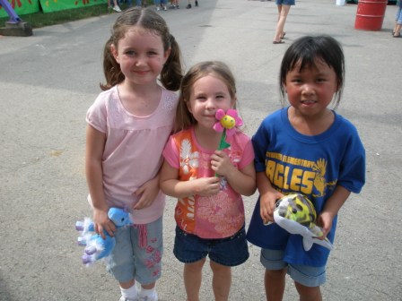 Kasen, Sarah and Rosa at the fair